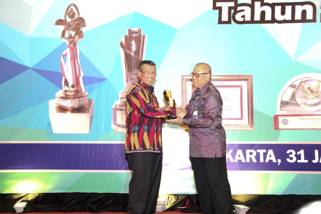 Bupati Solok Terima Piala WTN 2016